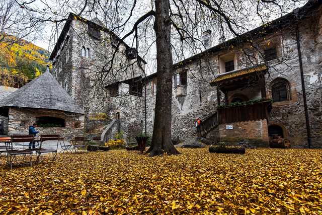 Il cortile del castello di Taufers